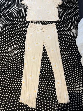 Honeydew Intimates Cream Daisy Print Pajama Set